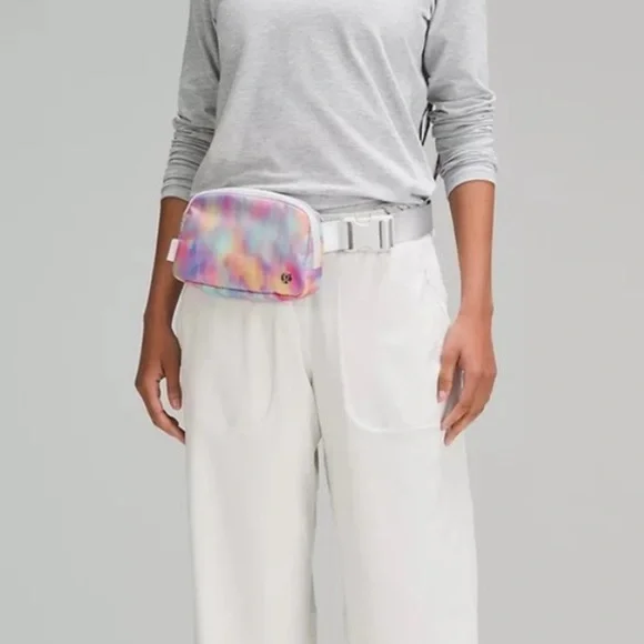 Lululemon Everywhere Belt Bag 1L-‎ Prism Wash Print Multi/Vapor